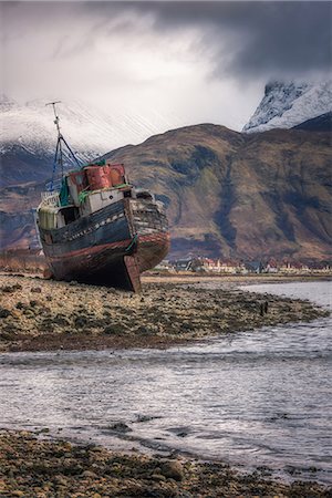 simsearch:6119-09161724,k - Old boat wreck at Caol with Ben Nevis in the background, Scottish Highlands, Scotland, United Kingdom, Europe Stock Photo - Premium Royalty-Free, Code: 6119-09161721