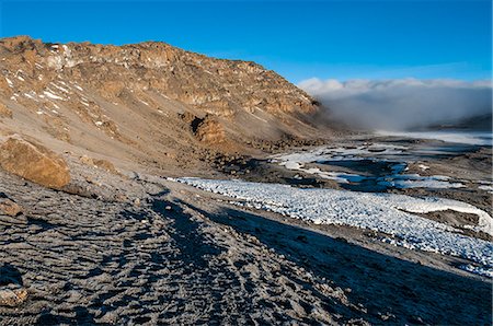 Inside the crater on the top of Mount Kilimanjaro with the highest point Uhuru Peak at the end of the ridge, UNESCO World Heritage Site, Tanzania, East Africa, Africa Photographie de stock - Premium Libres de Droits, Code: 6119-09161855