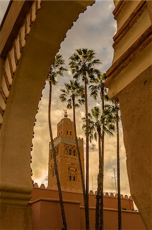 simsearch:841-07653072,k - View of Koutoubia Mosque and palm trees through archway, UNESCO World Heritage Site, Marrakesh (Marrakech), Morocco, North Africa, Africa Photographie de stock - Premium Libres de Droits, Code: 6119-09161976