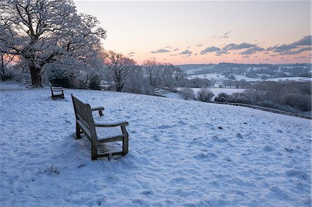 east sussex - Bench overlooking snow covered High Weald landscape at sunrise, Burwash, East Sussex, England, United Kingdom, Europe Foto de stock - Sin royalties Premium, Código: 6119-09162009