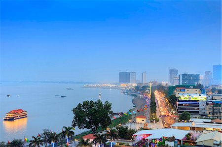simsearch:841-08542662,k - Elevated view of Phnom Penh and the Mekong River at dusk, Phnom Penh, Cambodia, Indochina, Southeast Asia, Asia Photographie de stock - Premium Libres de Droits, Code: 6119-09170046