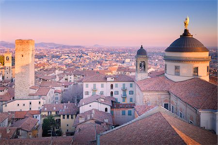 siglo xv - Cathedral of Bergamo with Torre del Gombito from above during sunset, Upper Town, Bergamo, Lombardy, Italy, Europe Foto de stock - Sin royalties Premium, Código: 6119-09170197