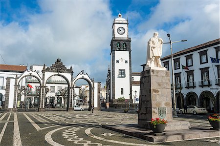 simsearch:6119-07452959,k - The Portas de Cidades in the historic town of Ponta Delgada, Island of Sao Miguel, Azores, Portugal, Atlantic, Europe Foto de stock - Royalty Free Premium, Número: 6119-09170104