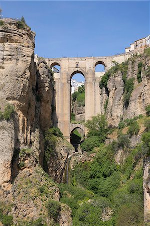 puente nuevo - Puente Nuevo (New Bridge) and the white town perched on cliffs, Ronda, Andalucia, Spain, Europe Photographie de stock - Premium Libres de Droits, Code: 6119-09170342
