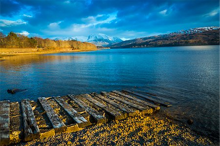 simsearch:6119-09170320,k - View of Loch Eil near Glenfinnan in winter, Highlands, Scotland, United Kingdom, Europe Foto de stock - Sin royalties Premium, Código: 6119-09170317