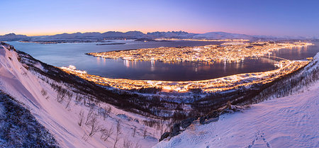 Panoramic of Troms seen from Fjellheisen at dusk, Troms county, Norway, Scandinavia, Europe Photographie de stock - Premium Libres de Droits, Code: 6119-09182473