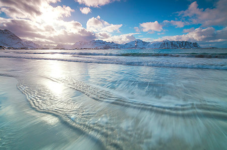 Waves of the icy sea, Ramberg, Flakstad municipality, Lofoten Islands, Nordland, Norway, Europe Photographie de stock - Premium Libres de Droits, Code: 6119-09182552