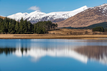 snowy mountain - Loch Tulla on the West Highland Way between Bridge of Orchy and Inveroran in the Scottish Highlands, Scotland, United Kingdom, Europe Photographie de stock - Premium Libres de Droits, Code: 6119-09182598