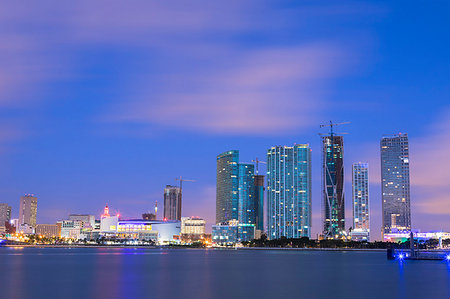 florida - Night skyline of Downtown Miami from Watson Island, Miami, Florida, United States of America, North America Foto de stock - Sin royalties Premium, Código: 6119-09182510
