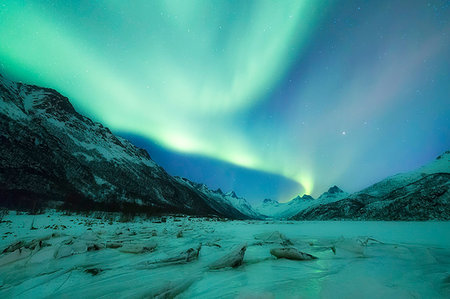 Northern Lights (Aurora borealis) on frozen sea, Olderfjorden, Svolvaer, Lofoten Islands, Nordland, Norway, Europe Photographie de stock - Premium Libres de Droits, Code: 6119-09182522