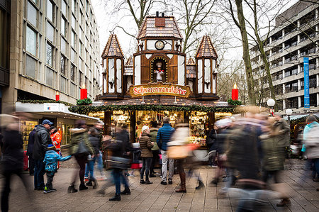 One of Hamburg's Christmas Markets (Weihnachtsmarkt), Hamburg, Germany, Europe Stock Photo - Premium Royalty-Free, Code: 6119-09182683