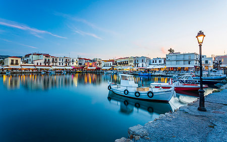 simsearch:841-08102208,k - Old Venetian harbour, taverns on seaside at dusk, Rethymno (Rethymnon), Crete, Greek Islands, Greece, Europe Stockbilder - Premium RF Lizenzfrei, Bildnummer: 6119-09182764