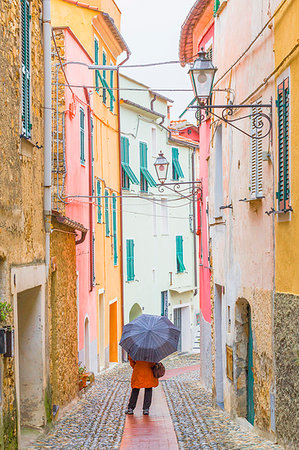 simsearch:6119-09182711,k - A person with an umbrella in the main street of Civezza, Province of Imperia, Liguria, Italy, Europe Foto de stock - Sin royalties Premium, Código: 6119-09182715