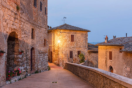 san gimignano - Dawn view of a street in San Gimignano, UNESCO World Heritage Site, Tuscany, Italy, Europe Photographie de stock - Premium Libres de Droits, Code: 6119-09182800