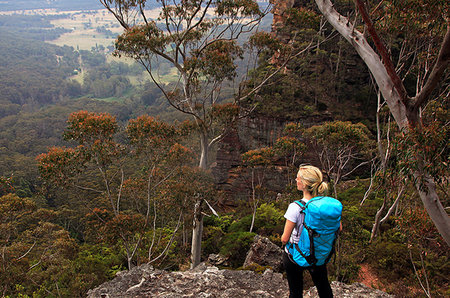 simsearch:841-06806917,k - A woman hiking in the Blue Mountains, New South Wales, Australia, Pacific Foto de stock - Sin royalties Premium, Código: 6119-09182947