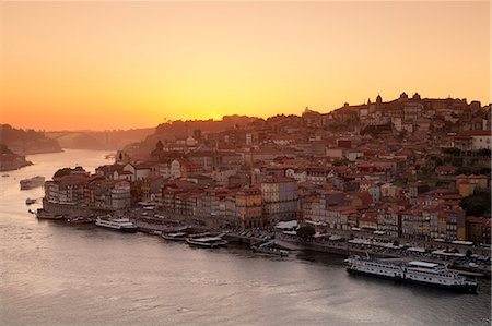 simsearch:6119-07969028,k - View over Douro River at sunset to Ribeira District, UNESCO World Heritage Site, Porto (Oporto), Portugal, Europe Foto de stock - Sin royalties Premium, Código: 6119-09101696