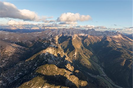 rosengarten - Aerial view of the rocky peaks of Catinaccio Group (Rosengarten), Val Di Tires, Dolomites, South Tyrol, Italy, Europe Foto de stock - Sin royalties Premium, Código: 6119-09101741