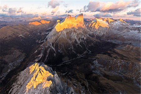 Aerial view of Colac, Gran Vernel, Marmolada and Val Contrin, Dolomites, Trentino-Alto Adige, Italy, Europe Photographie de stock - Premium Libres de Droits, Code: 6119-09101747