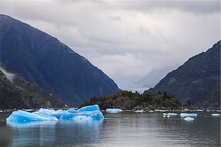 Blue icebergs and face of Sawyer Glacier, mountain backdrop, Stikine Icefield, Tracy Arm Fjord, Alaska, United States of America, North America Photographie de stock - Premium Libres de Droits, Code: 6119-09101722