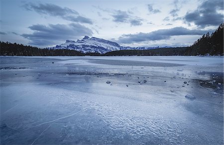 Two Jack Lake in the winter season, Banff National Park, UNESCO World Heritage Site, Alberta, Canadian Rockies, Canada, North America Stock Photo - Premium Royalty-Free, Code: 6119-09101862