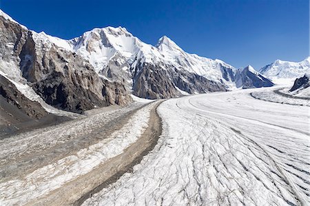 extreme terrain - Aerial view over the Central Tian Shan Mountain range, Border of Kyrgyzstan and China, Kyrgyzstan, Central Asia, Asia Stock Photo - Premium Royalty-Free, Code: 6119-09126890