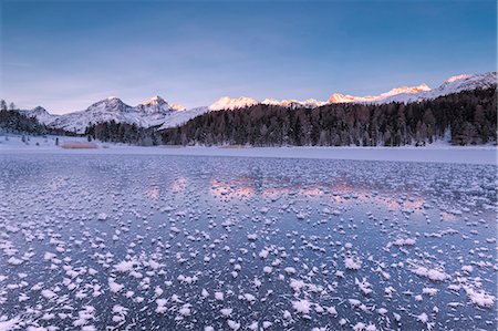 Ice crystals, Lej da Staz, St. Moritz, Engadine, Canton of Graubunden (Grisons), Switzerland, Europe Photographie de stock - Premium Libres de Droits, Code: 6119-09126944