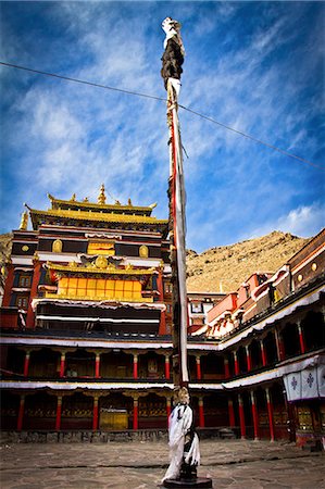 Courtyard temple of Tashi Lhunpo Monastery, Shigatse, Tibet, China, Asia Photographie de stock - Premium Libres de Droits, Code: 6119-09127058