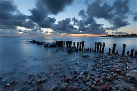 stone piles - Old wooden piles going out to sea and pebbles on beach at dawn, Munkerup, Kattegat Coast, Zealand, Denmark, Scandinavia, Europe Stock Photo - Premium Royalty-Free, Code: 6119-09127154