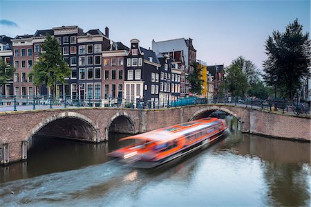 A boat going under a bridge over the Keizersgracht Canal, Amsterdam, Netherlands, Europe Stock Photo - Premium Royalty-Free, Code: 6119-09134775