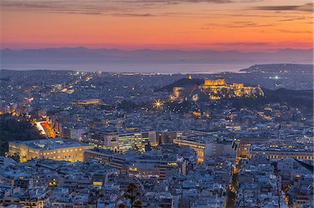 View of Athens and The Acropolis from Likavitos Hill and Aegean Sea visible on horizon at sunset, Athens, Greece, Europe Photographie de stock - Premium Libres de Droits, Code: 6119-09134963