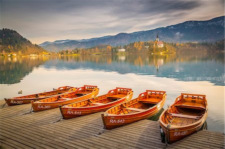 pier - View of rowing boats on Lake Bled and Santa Maria Church (Church of Assumption), Gorenjska, Slovenia, Europe Stock Photo - Premium Royalty-Free, Code: 6119-09134979