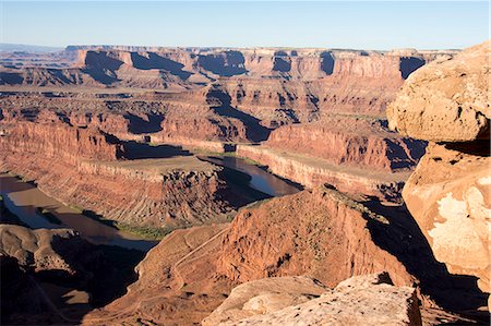 simsearch:6119-08517967,k - Dead Horse Point State Park, view from point down into Colorado River canyon, Moab, Utah, United States of America, North America Foto de stock - Sin royalties Premium, Código: 6119-09134902