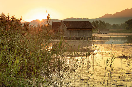 simsearch:6119-09252695,k - Boathouses at Kochelsee Lake at sunrise, Upper Bavaria, Bavaria, Germany, Europe Stockbilder - Premium RF Lizenzfrei, Bildnummer: 6119-09252664