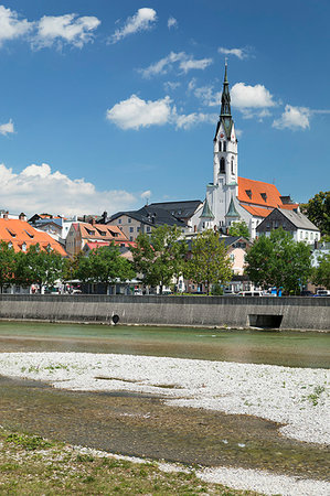 View over Isar River to Bad Toelz, Upper Bavaria, Bavaria, Germany, Europe Foto de stock - Sin royalties Premium, Código: 6119-09252671