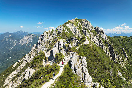 Hikers on Gratweg Trail from Heimgarten to Herzogstand Mountain, Upper Bavaria, Bavaria, Germany, Europe Photographie de stock - Premium Libres de Droits, Code: 6119-09252677