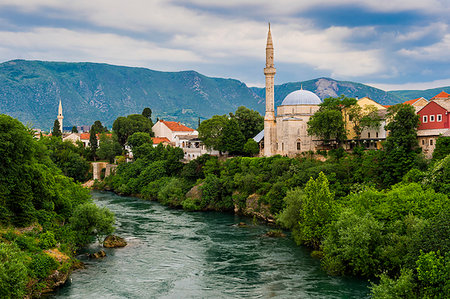simsearch:6119-09252910,k - Koski Mehmed Pasha Mosque by Neretva river in Mostar, Bosnia and Hercegovina, Europe Photographie de stock - Premium Libres de Droits, Code: 6119-09252635