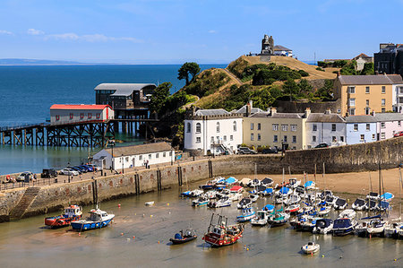 simsearch:841-09255672,k - Harbour Beach, boats, colourful historic buildings, Castle Hill, lifeboat station on a hot sunny day, Tenby, Pembrokeshire, Wales, United Kingdom, Europe Stock Photo - Premium Royalty-Free, Code: 6119-09252767