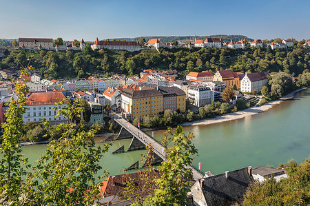 salzach river - Town and Burghausen Castle in Burghausen, Germany, Europe Stock Photo - Premium Royalty-Free, Code: 6119-09252715