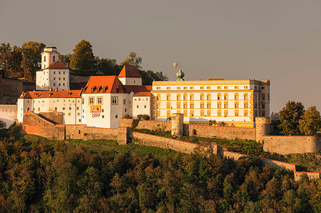 passau - Veste Oberhaus fortress at sunset in Passau, Germany, Europe Stock Photo - Premium Royalty-Free, Code: 6119-09252726