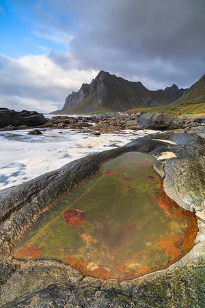 flakstad - Rock pool on beach in Vikten, Lofoten Islands, Norway, Europe Foto de stock - Royalty Free Premium, Número: 6119-09252855