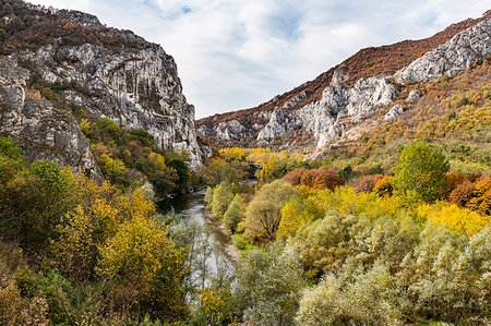 simsearch:6119-09252751,k - Beautiful autumn colours in the Iskar Gorge, Bulgaria, Europe Fotografie stock - Premium Royalty-Free, Codice: 6119-09252945