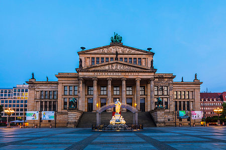 simsearch:6126-08644579,k - Konzerthaus Berlin at sunset on Gendarmenmarkt square in Berlin, Germany, Europe Photographie de stock - Premium Libres de Droits, Code: 6119-09253041