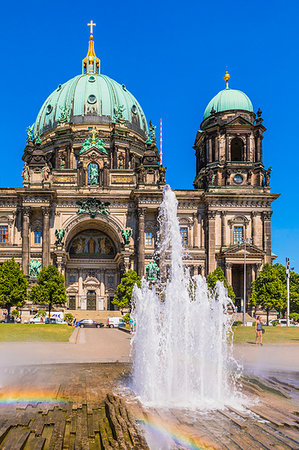 simsearch:6126-08644573,k - Fountain by Berlin Cathedral in Berlin, Germany, Europe Photographie de stock - Premium Libres de Droits, Code: 6119-09253044