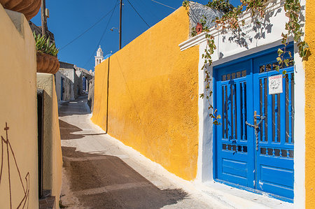 simsearch:6119-09253473,k - Street scene and blue doors, Santorini, Cyclades, Aegean Islands, Greek Islands, Greece, Europe Fotografie stock - Premium Royalty-Free, Codice: 6119-09253000