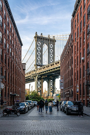 simsearch:841-08438690,k - Manhattan Bridge with the Empire State Building through the Arches, seen from Washington Street in Brooklyn, New York, United States of America, North America Photographie de stock - Premium Libres de Droits, Code: 6119-09253294