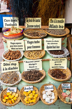 simsearch:6119-09253355,k - Local remedies and specialities from natural viagra to mint tea, Medina of Essaouira, UNESCO World Heritage Site, Morocco, North Africa, Africa Foto de stock - Sin royalties Premium, Código: 6119-09253346