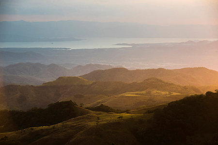 simsearch:6119-09074190,k - Monteverde Cloud Forest Reserve at sunset, Puntarenas, Costa Rica, Central America Foto de stock - Royalty Free Premium, Número: 6119-09202860