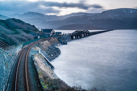 simsearch:6119-09202810,k - Barmouth Bridge at sunrise, Snowdonia National Park, Gwynedd, North Wales, Wales, United Kingdom, Europe Stockbilder - Premium RF Lizenzfrei, Bildnummer: 6119-09202824