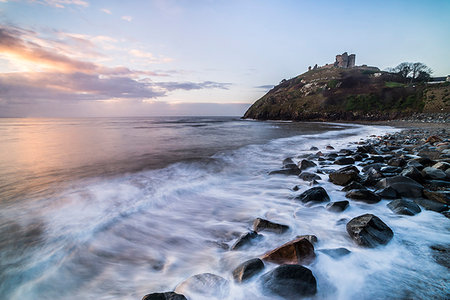 simsearch:6119-09203607,k - Criccieth Castle, above Criccieth Beach at sunrise, Gwynedd, North Wales, United Kingdom, Europe Stock Photo - Premium Royalty-Free, Code: 6119-09202837