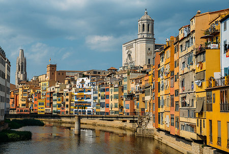 simsearch:6119-09203388,k - Colourful houses on the embankment of the River Onyar in historic centre with Girona's Cathedral in the background on right, Girona, Catalonia, Spain, Europe Stock Photo - Premium Royalty-Free, Code: 6119-09203165